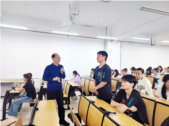 党委书记刘畅为护理学院学子讲授专题思政课：锚定“十五五”蓝图 矢志护航人民健康