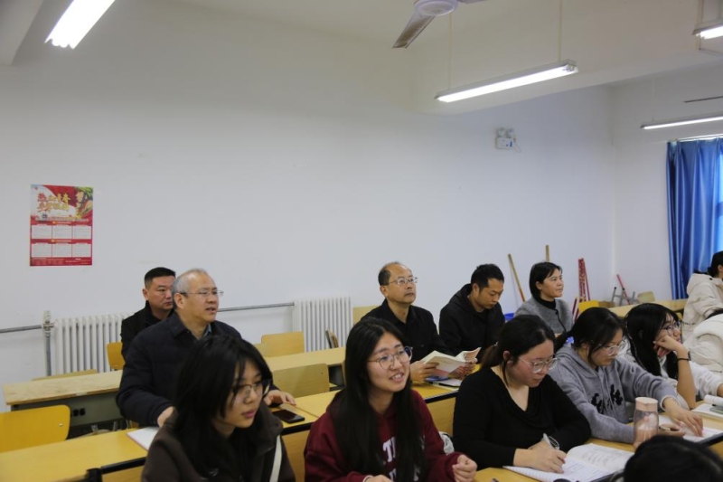 书记校长带头走进思政课堂 同堂听课共话育人初心
