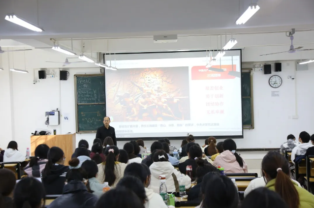 赓续“三线精神” 挺膺时代担当 | 我校党委书记刘畅走上讲台作专题报告