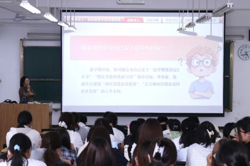 夯实基础强势而上 点亮卫职青春底色 | 党委书记刘畅走进思政课堂听评“形势与政策”课