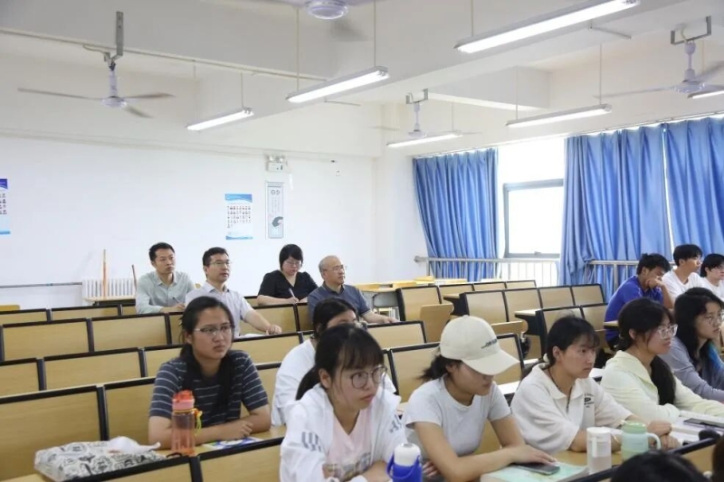 深入课堂把脉问诊 聚力提升育人实效 | 闵玉涛副校长深入马克思主义学院随堂听课指导思政课教学