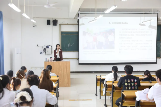 校党委副书记徐玉惠为护理学子讲授专题思政课：以生态文明思想铸魂育人  用医者仁心守护美丽中国