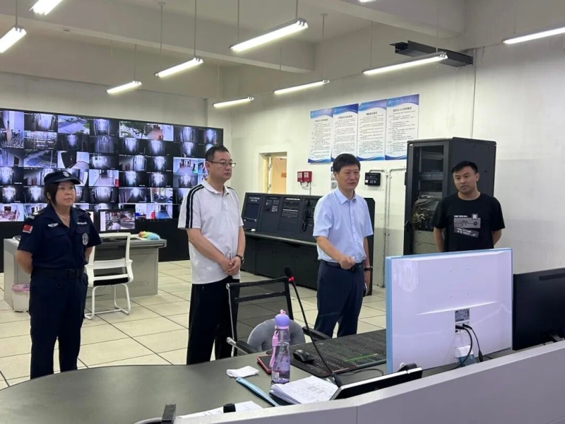 凝心聚力守岗位 履职担当启新程 |徐学功校长暑假期间巡查督导校园重点工作