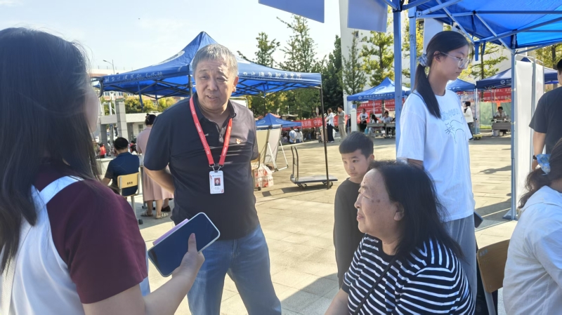 1.与家长谈话1.jpg
