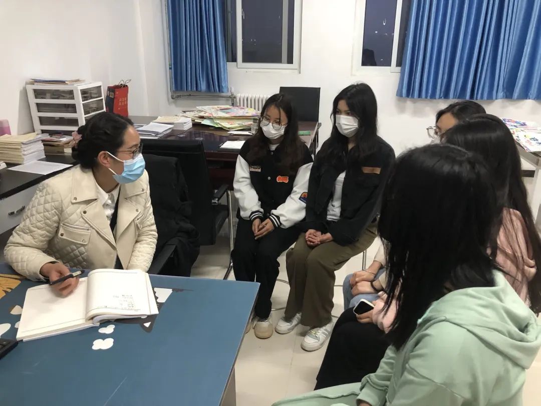 辅导员4.jpg 辅导员4.jpg
