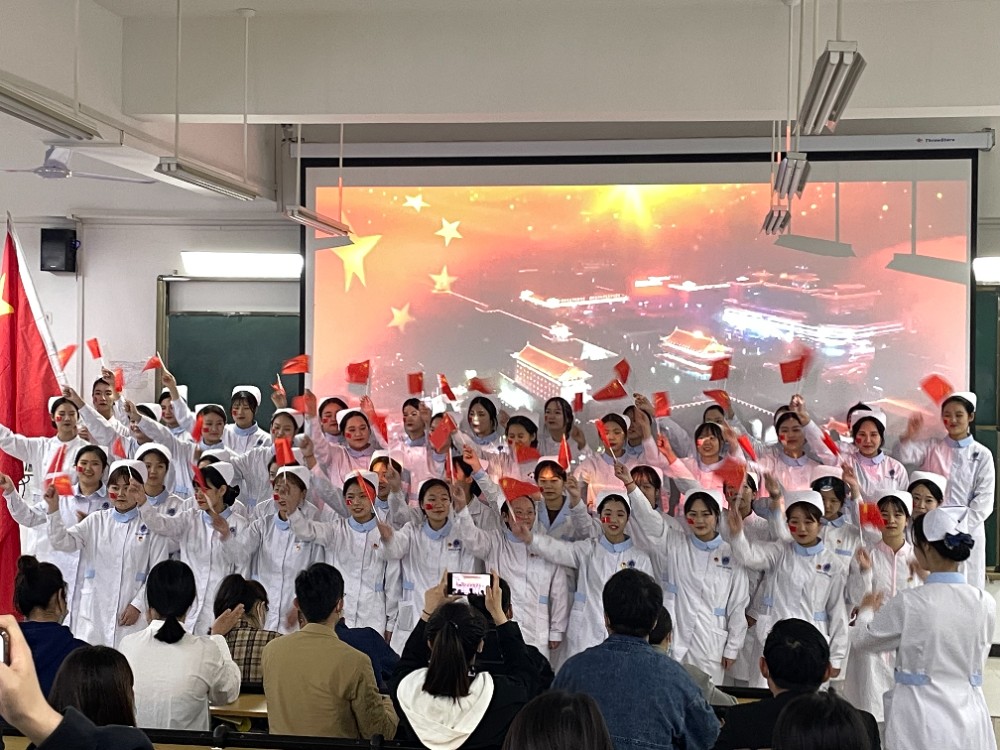 21级助产1班《歌唱祖国》.jpg