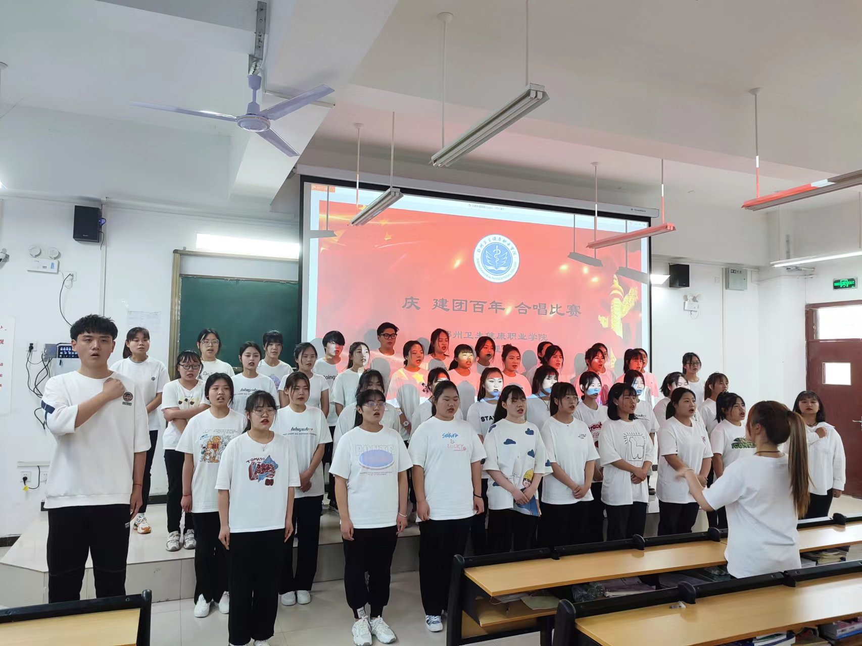21级护理2班《少年中国说》.jpg