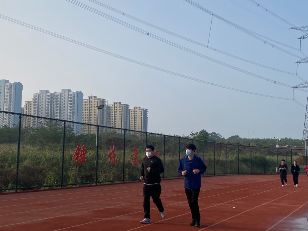 系主任带头参加.jpg