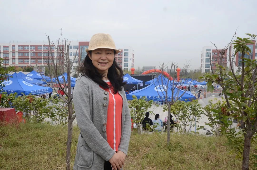 辅导员张晓红1.jpg 辅导员张晓红1.jpg
