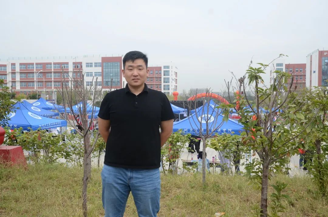 辅导员任英华2.jpg 辅导员任英华2.jpg