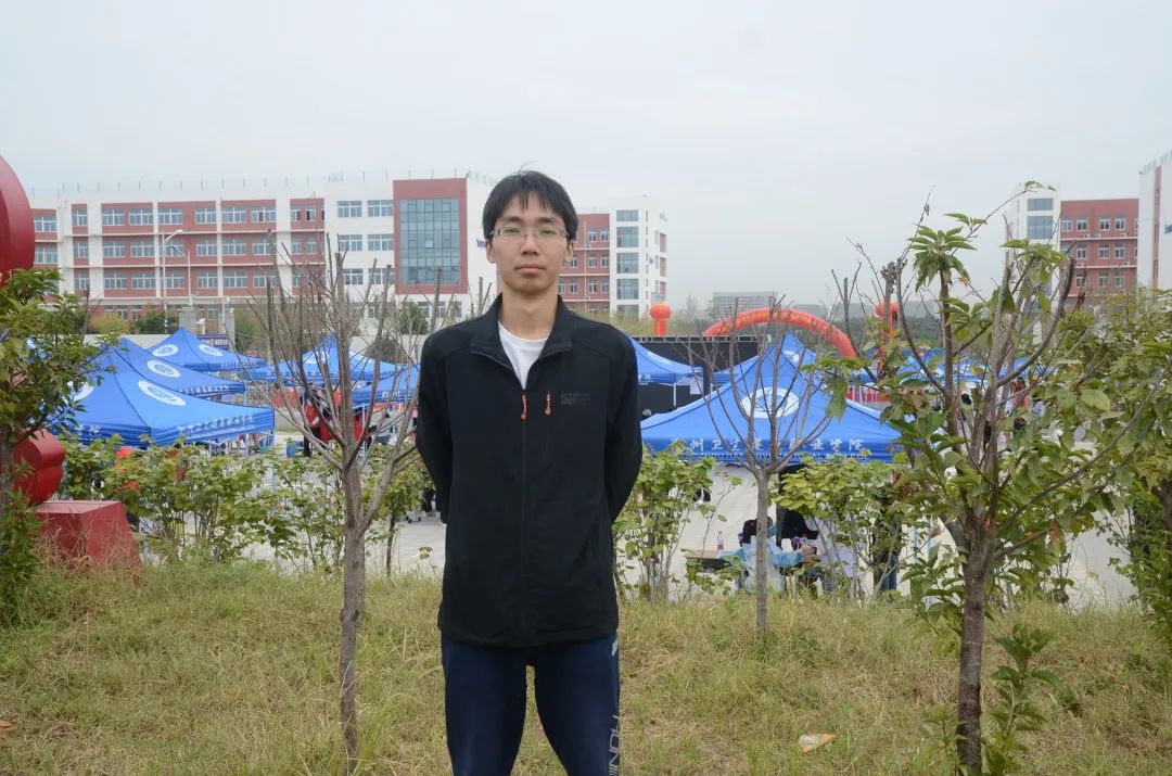 辅导员薛锐泽3.jpg 辅导员薛锐泽3.jpg