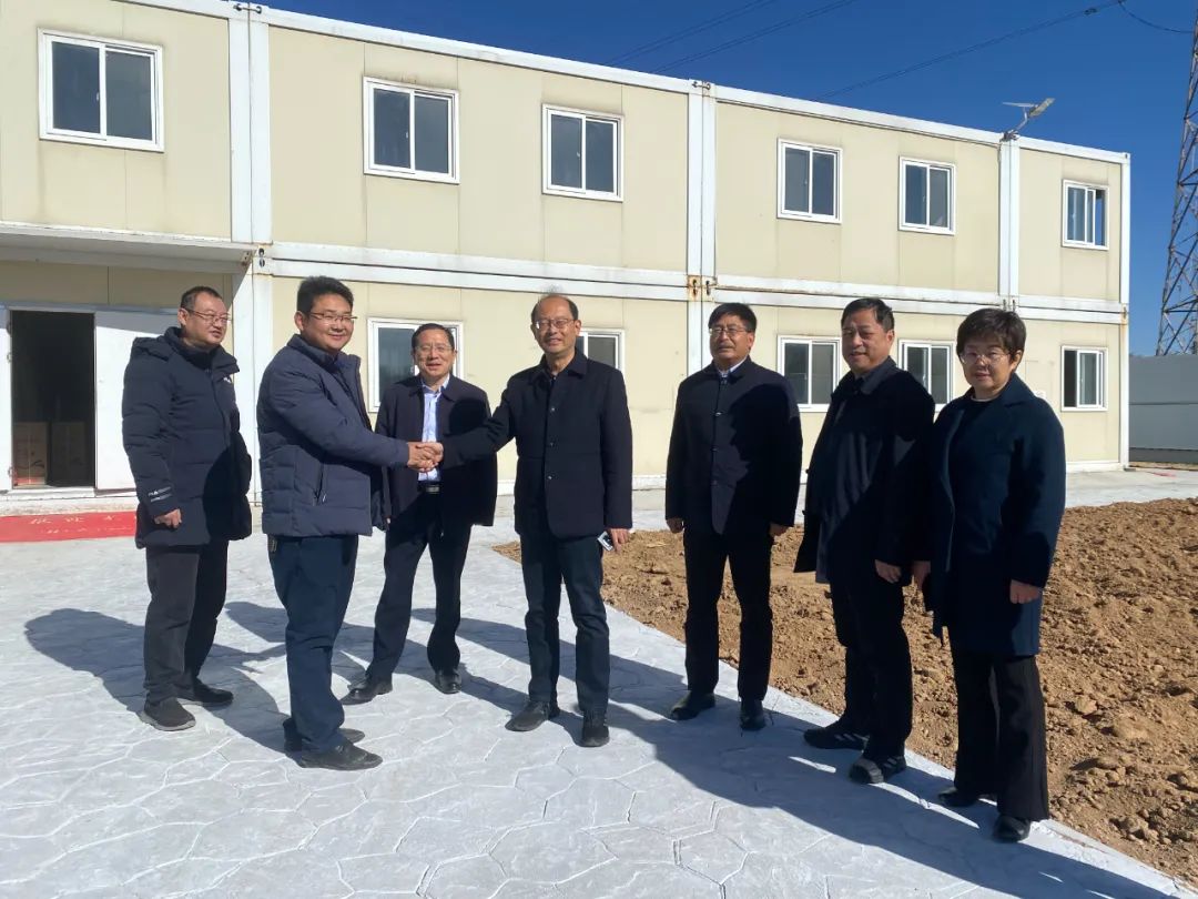 校领导深入周转房建设工地检查指导